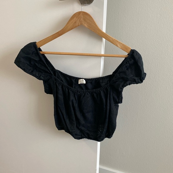 Aritzia Wilfred cropped black shirt - Picture 2 of 4